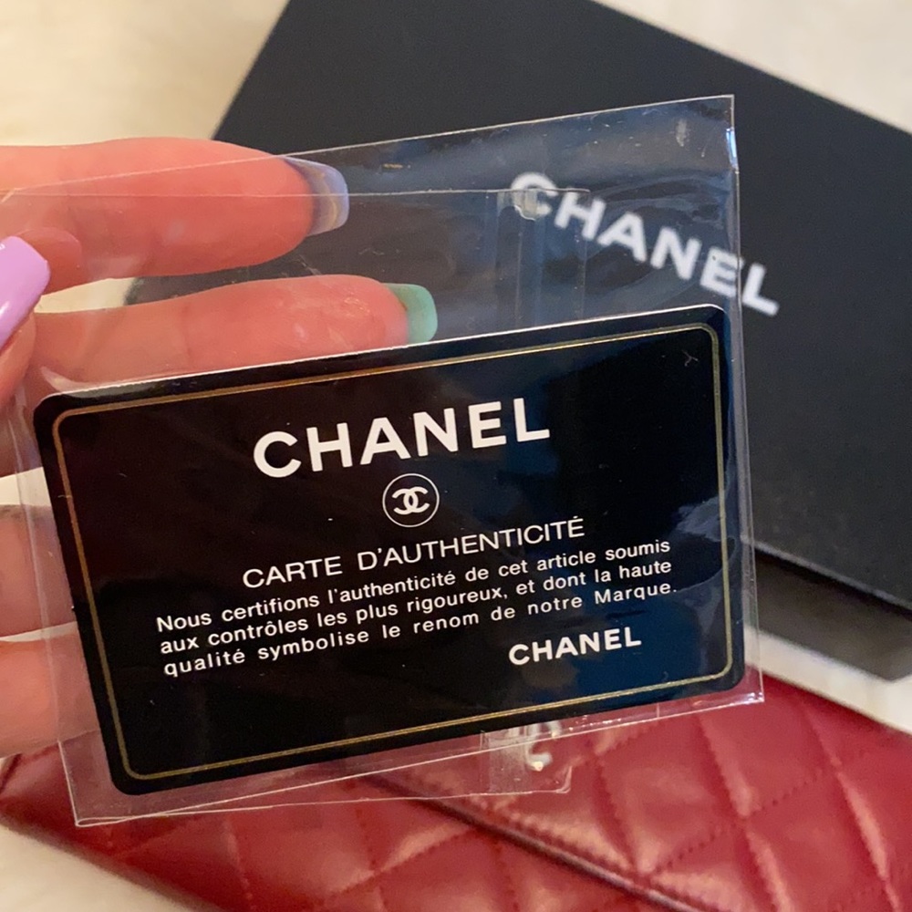 CHANEL red quilted lambskin continental wallet - Picture 4 of 11